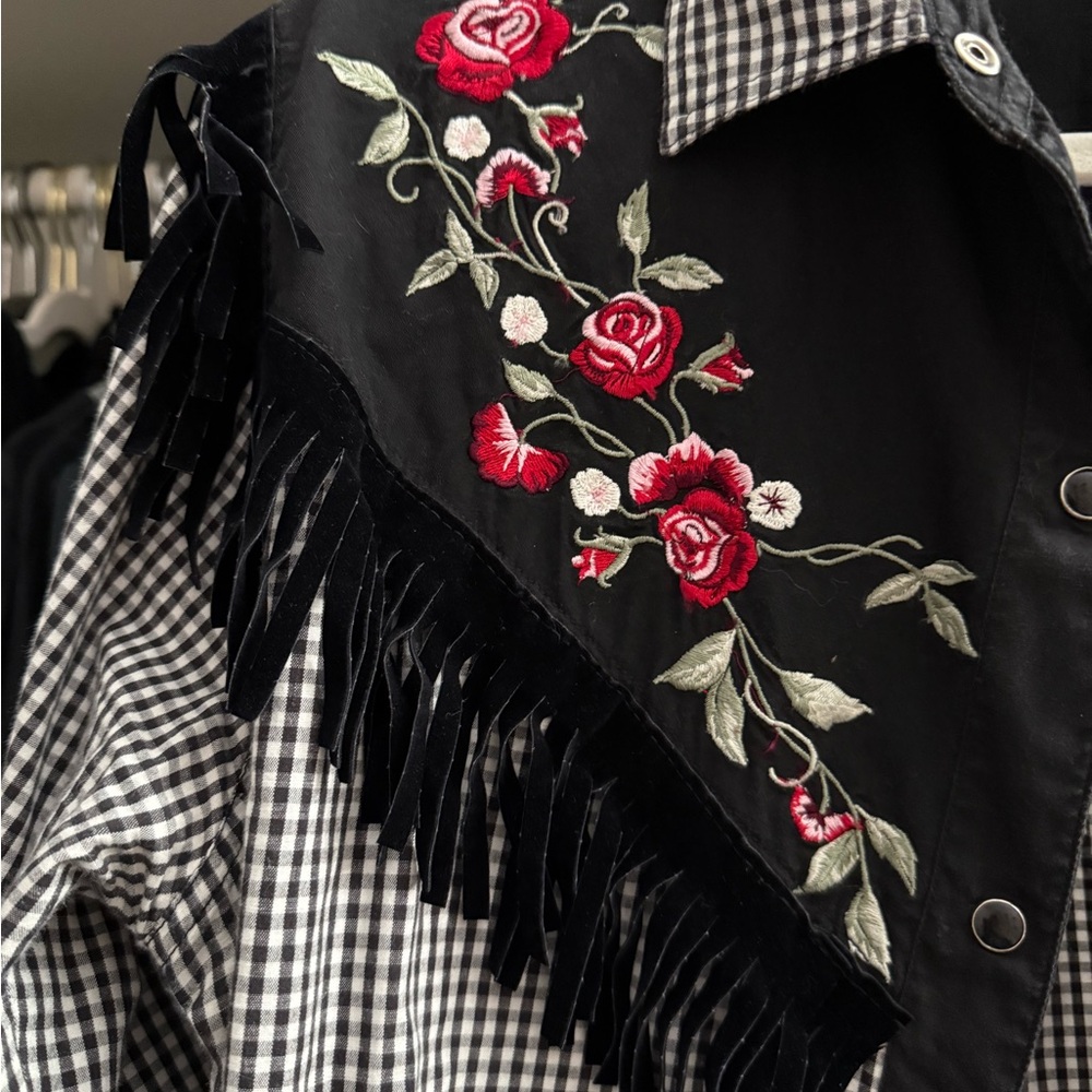 Adobe Rose Women’s Coastal Cowgirl Embroidered Western Button Down - Picture 2 of 3